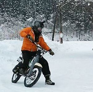 スーパーカブ（改）で雪道走行: CUBれてます