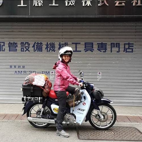 チェコのバイク女子が日本一周 Cubれてます